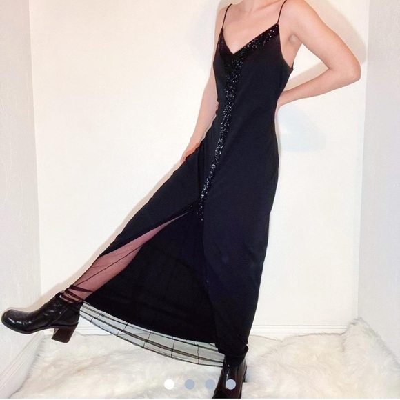 Ladies formal dress - Picture 4 of 11